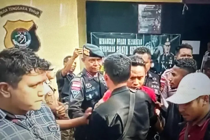 Brutal! 2 Oknum Brimob...