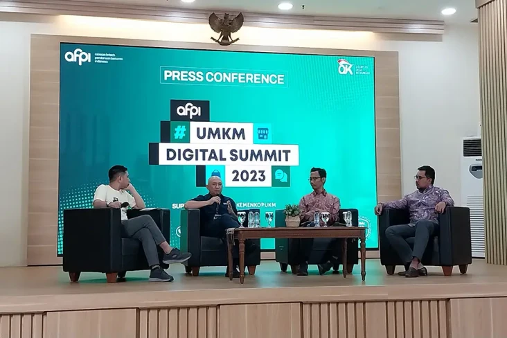 Menteri Teten Minta...