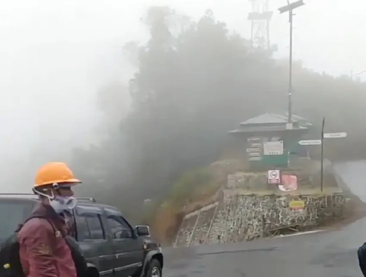 Gunung Bromo Diselimuti...
