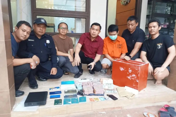 Bareskrim Sita Uang...