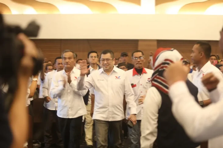 Pimpin Rapat Konsolidasi...