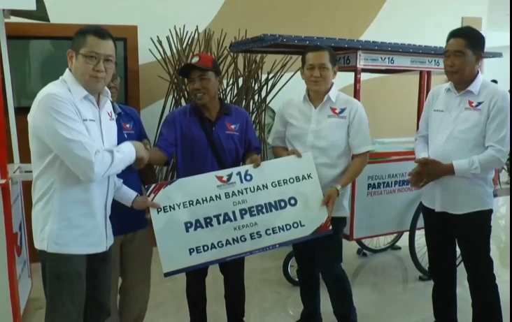 Serahkan Gerobak Perindo...