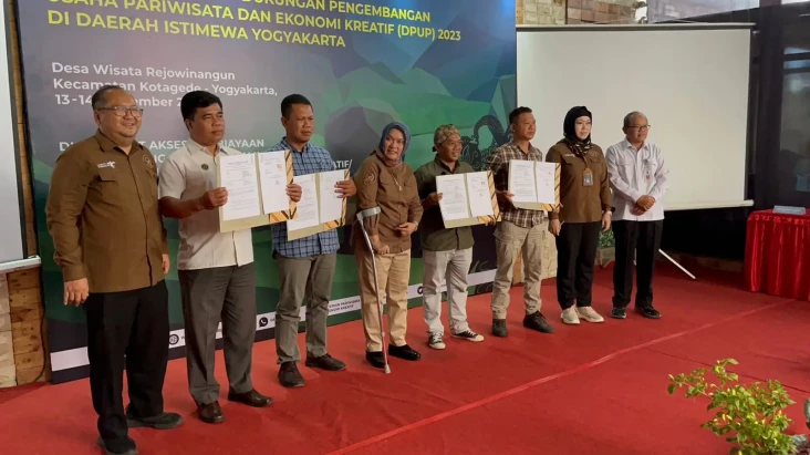 Kemenparekraf Bantu...