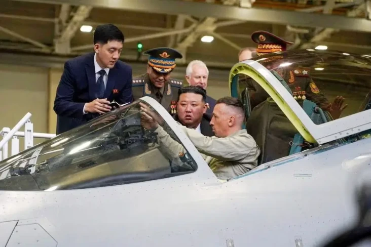 Kim Jong-un Kunjungi...