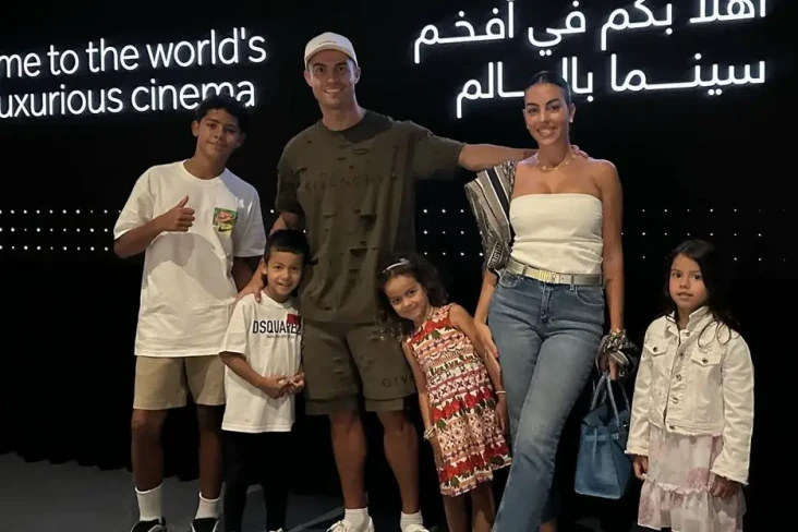 Apakah Cristiano Ronaldo...