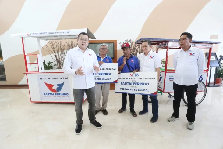 HT Sebut Gerobak Simbolisasi...