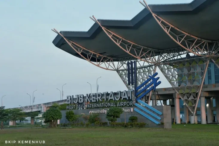 Daftar Maskapai yang...
