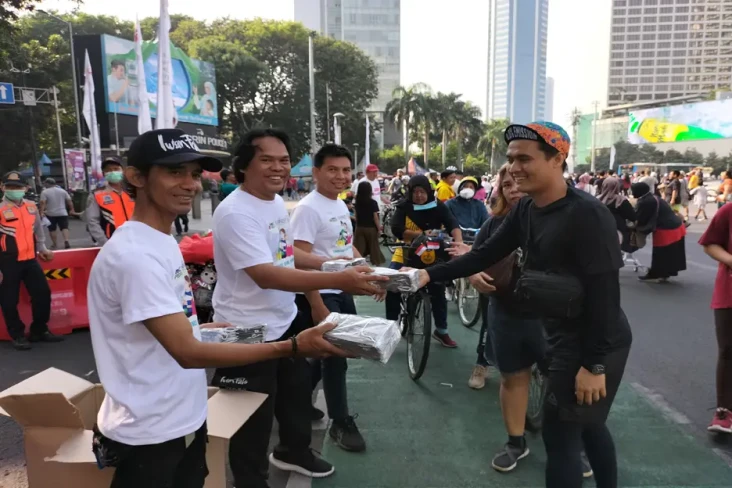 Terima Masker MNC Peduli,...