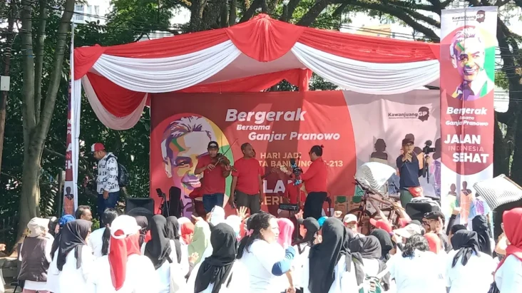 Ratusan Warga Bandung...