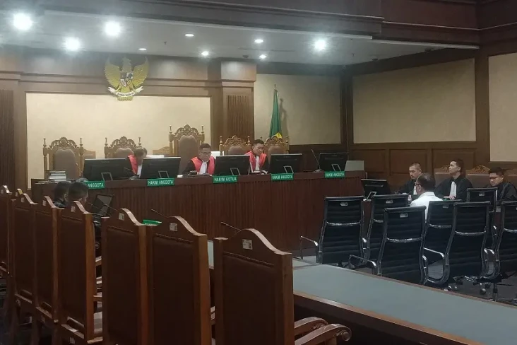 Eksepsi Rafael Alun...