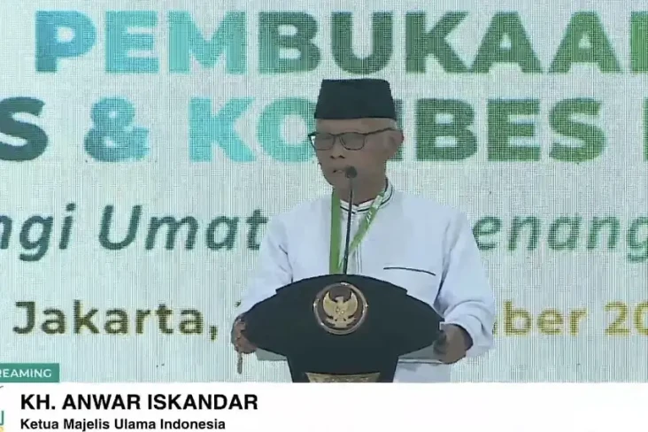 Kelakar Ketum MUI Pimpin...
