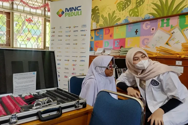 MNC Peduli-Essilor Gelar...