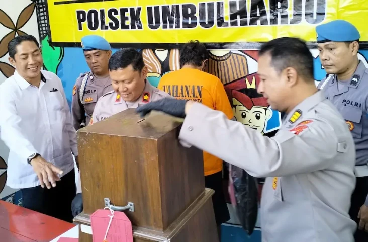 Bobol Kotak Amal Masjid,...