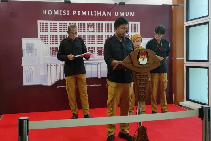 KPU Rapat Konsultasi...