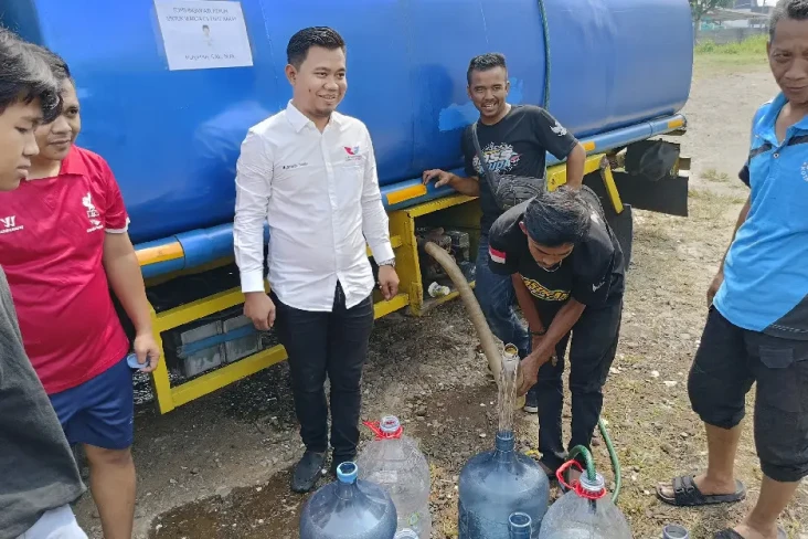 Bantu Warga Kesulitan...