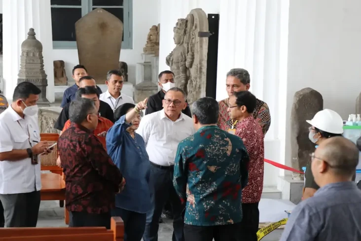 Megawati Minta Koleksi...