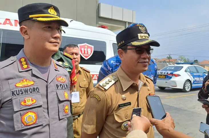 Jokowi Tinjau Depo Kereta...