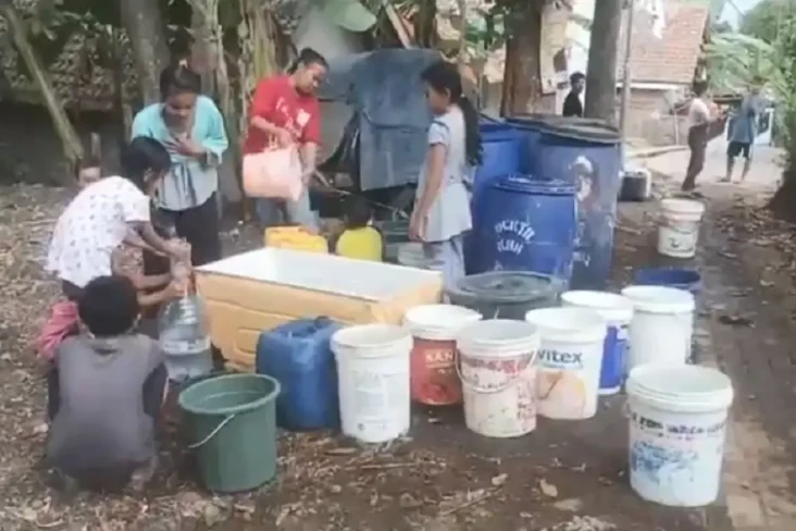Bantuan Air Bersih dari...