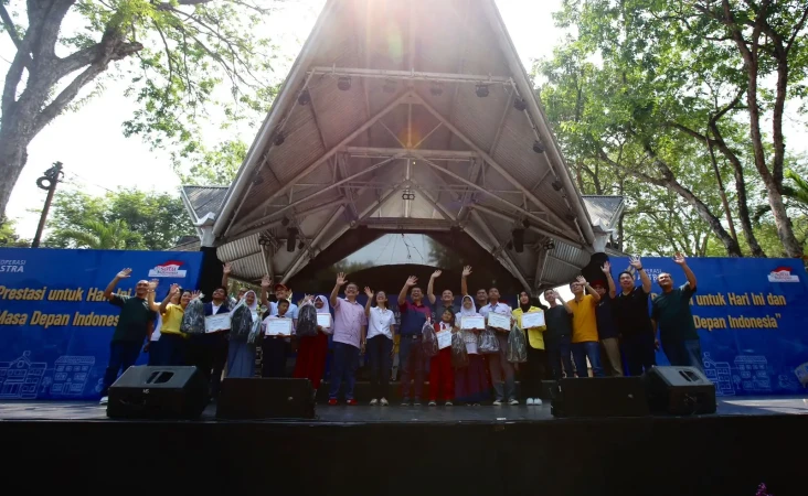 Koperasi Astra Serahkan...