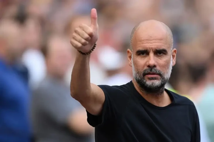 Guardiola Ketawa saat...