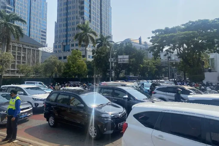 Ada Aksi Unjuk Rasa...