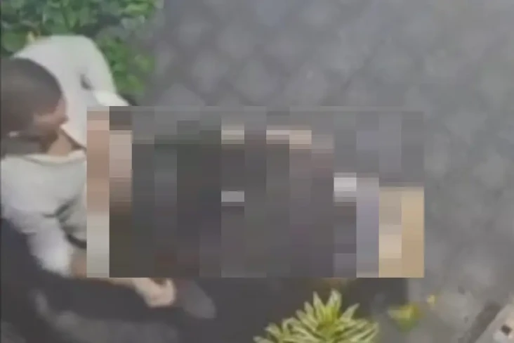 Asyik Bersetubuh di...