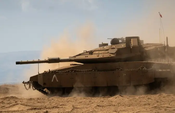 Israel Luncurkan Tank...