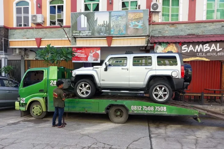 KPK Sita 3 Mobil Mewah...