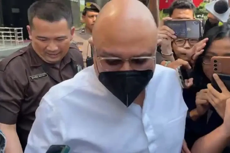 KPK Periksa Irwan Mussry...