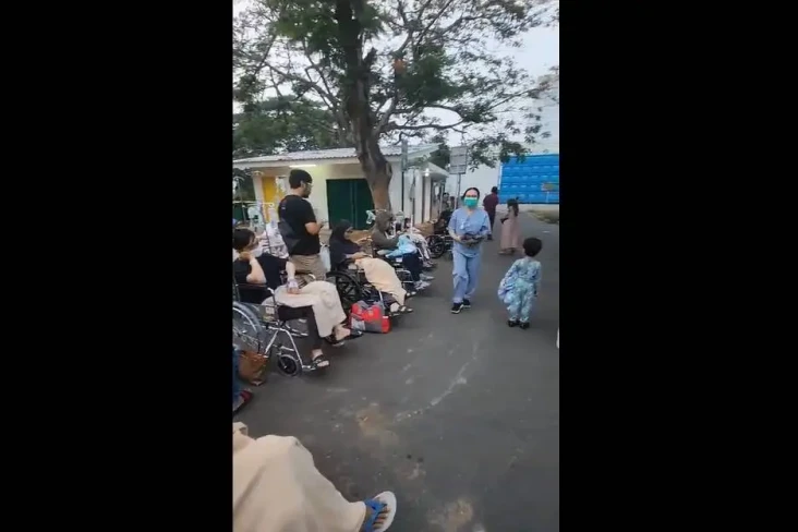 Ledakan di RS Eka Hospital...