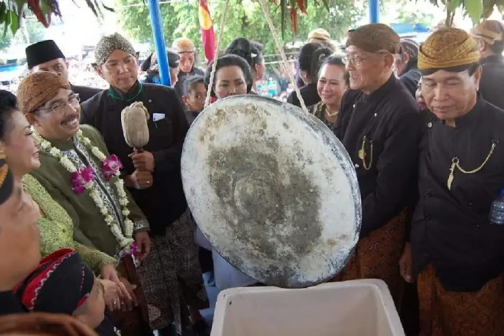 Kisah Kesaktian Gong...