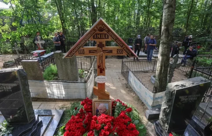 Gara-gara Ini, Makam...