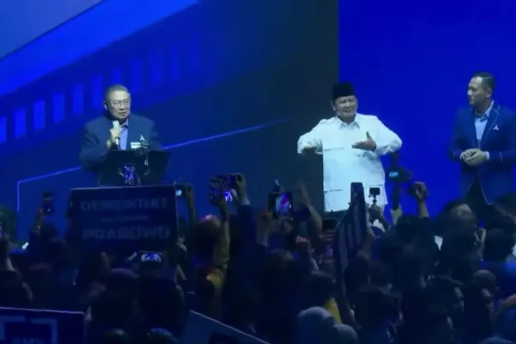 SBY Nyanyi Lagu Tipe-X...