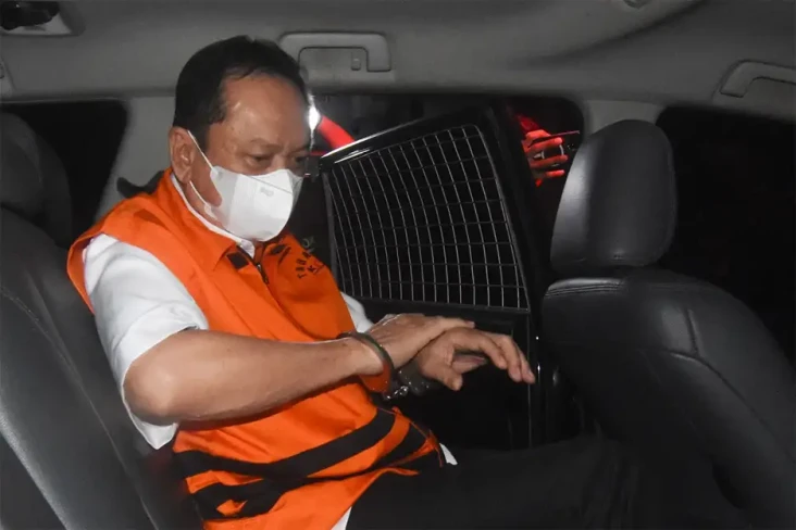 Rugikan Negara Rp18...