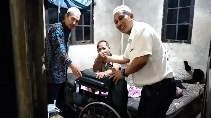 MNC Peduli Bagikan Kursi...