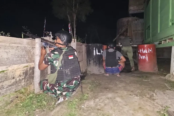 Mencekam! Pos TNI di...