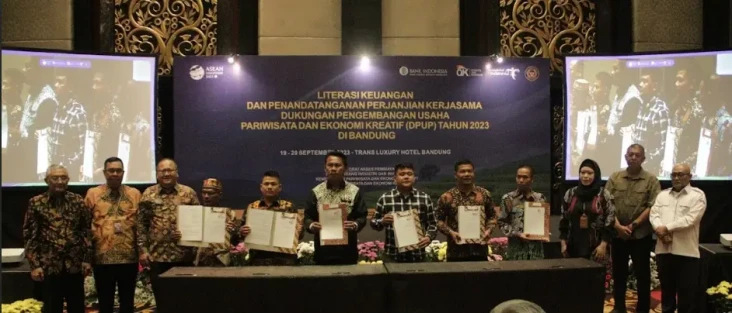 Kemenparekraf Beri Bantuan...