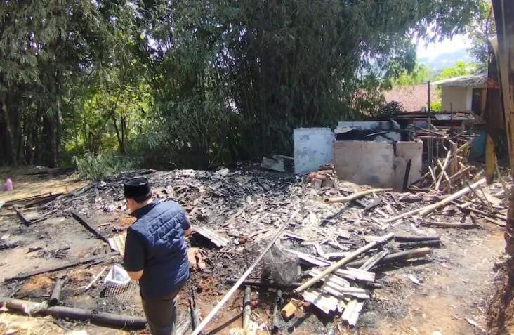 Rumah dan Gudang di...
