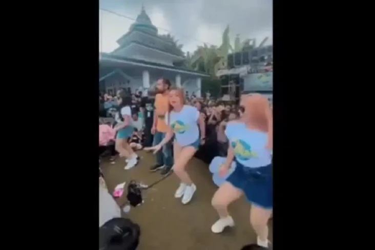 Viral! 3 Wanita Seksi...