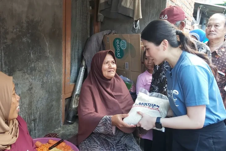 Blusukan di Surabaya,...