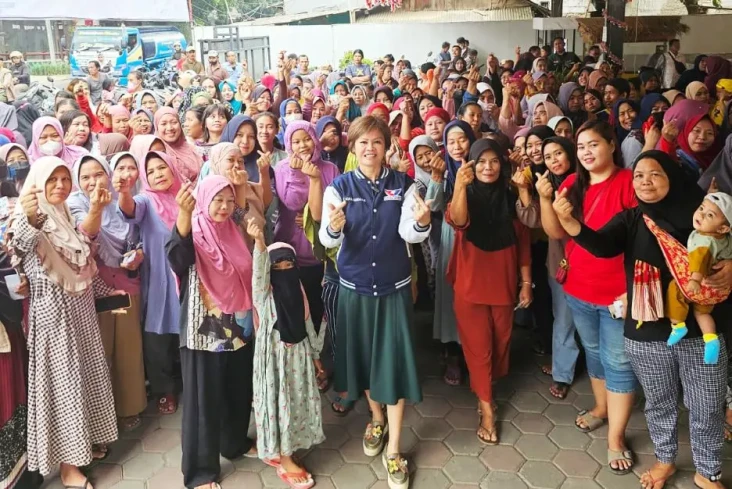 Antusias Hadiri Pasar...