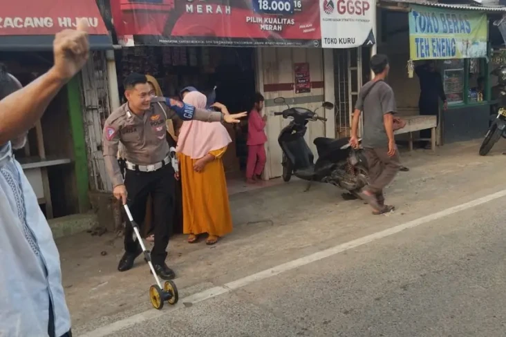 Mobil Tabrak Sejumlah...