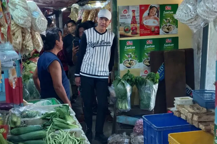 Pedagang Pasar Darmo...