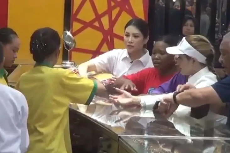 Angela Tanoesoedibjo...