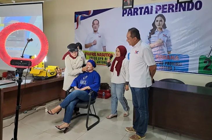 Perhatikan Kaum Hawa,...