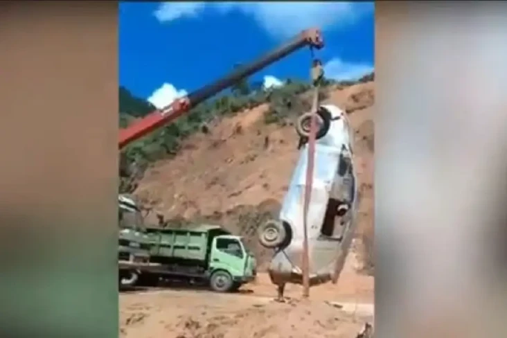 Viral! Diterjang Longsor...