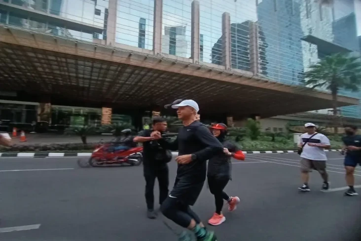 Ganjar Pranowo Lari...