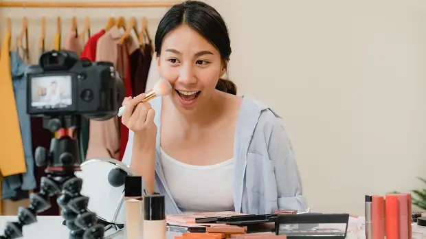 Shopee Dorong UMKM Berdaya,...