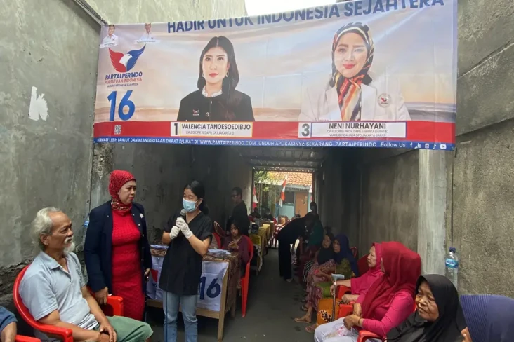Pengobatan Gratis Inisiasi...