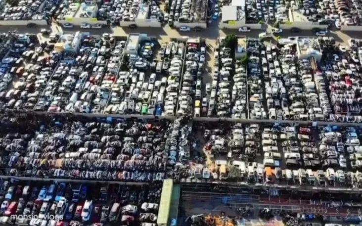 Kuburan Mobil Mewah...